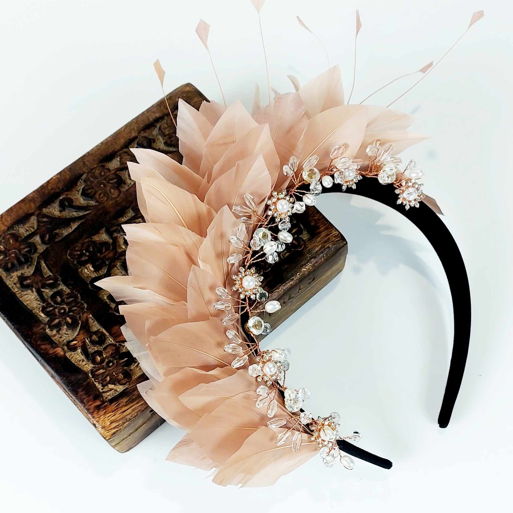 feather-fascinator-divalicious-anita-bijoux-dusky-latte-pink