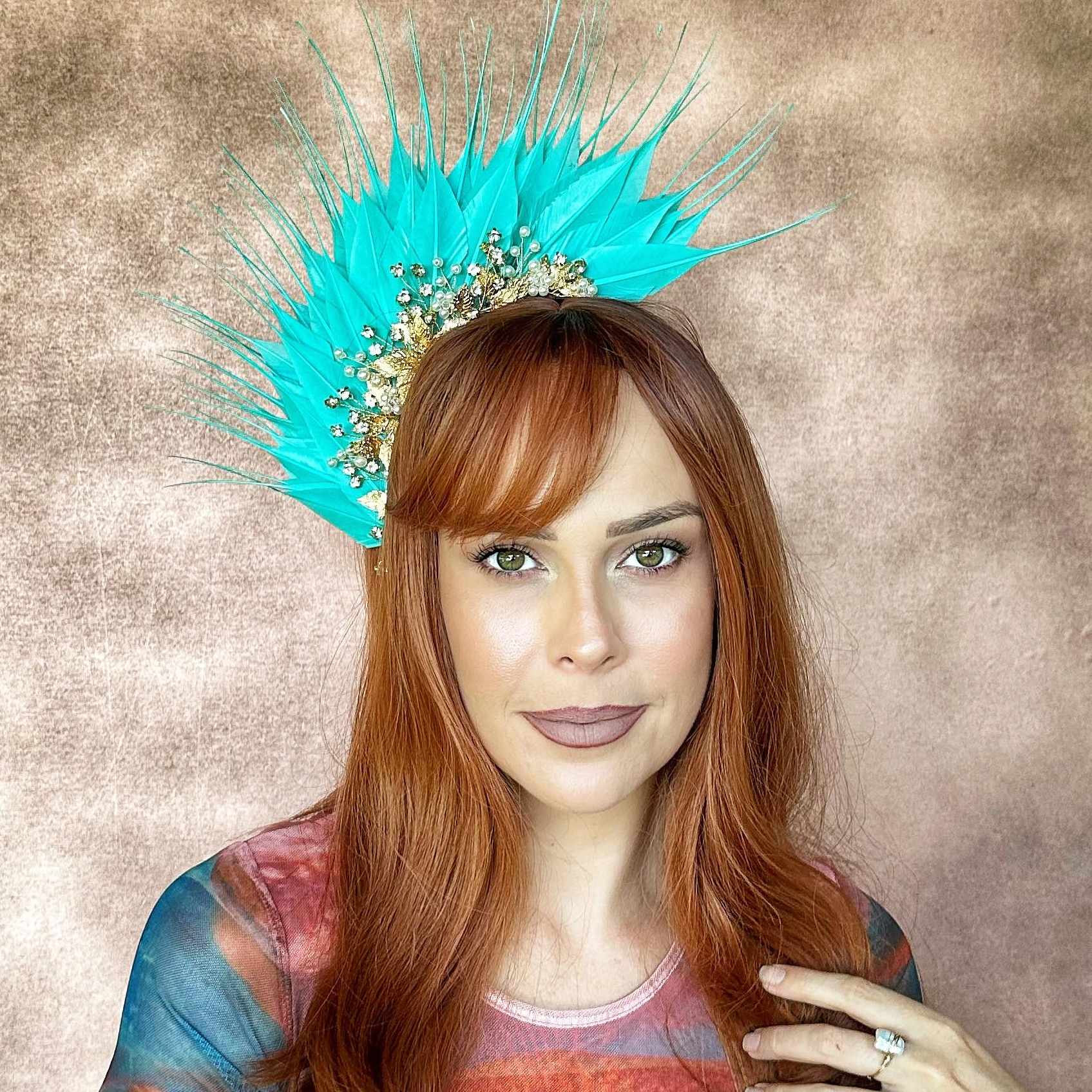 feather-fascinator-divalicious-lakita-bijoux-aqua-blue-photoshoot