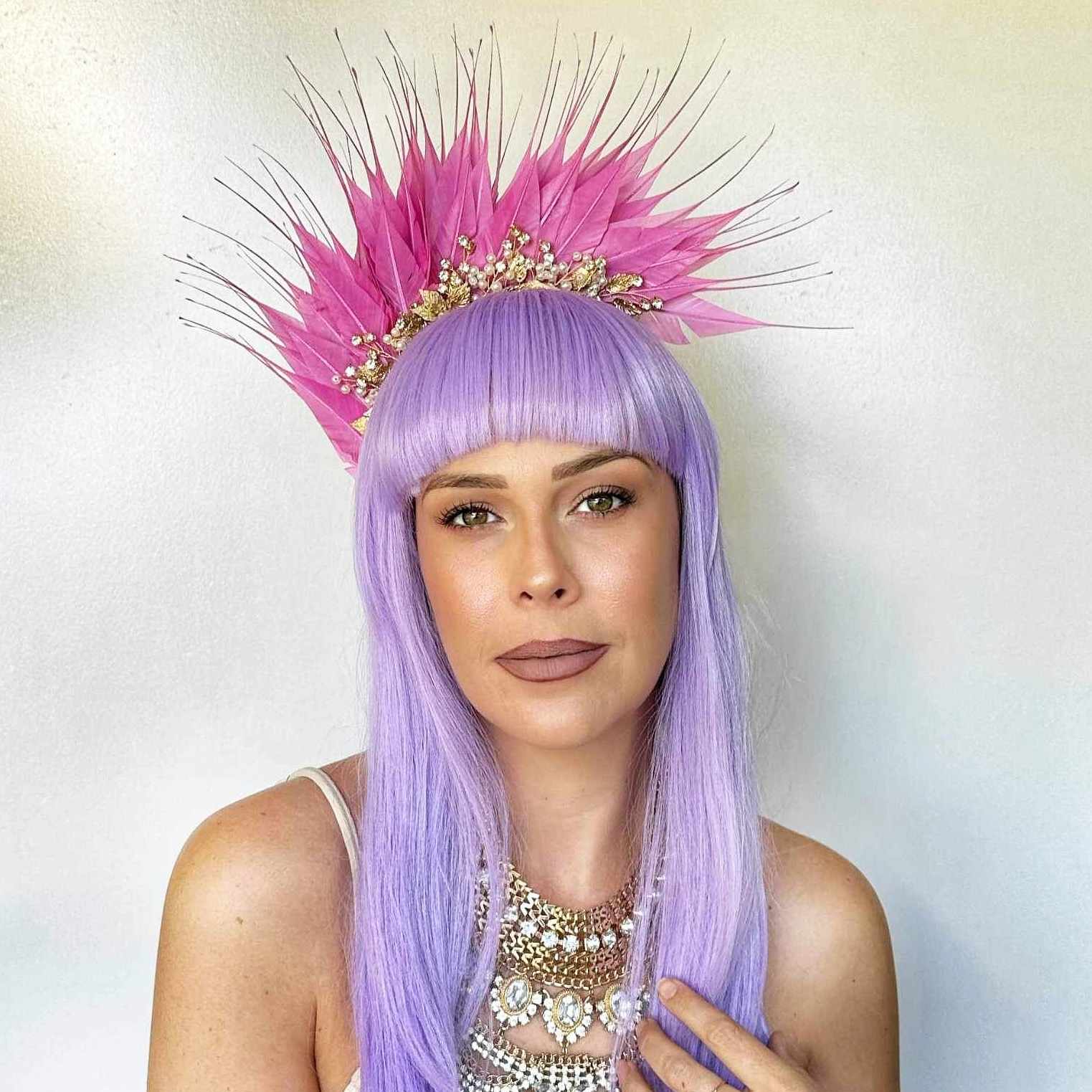 feather-fascinator-divalicious-lakita-bijoux-orchid-pink-photo-shoot