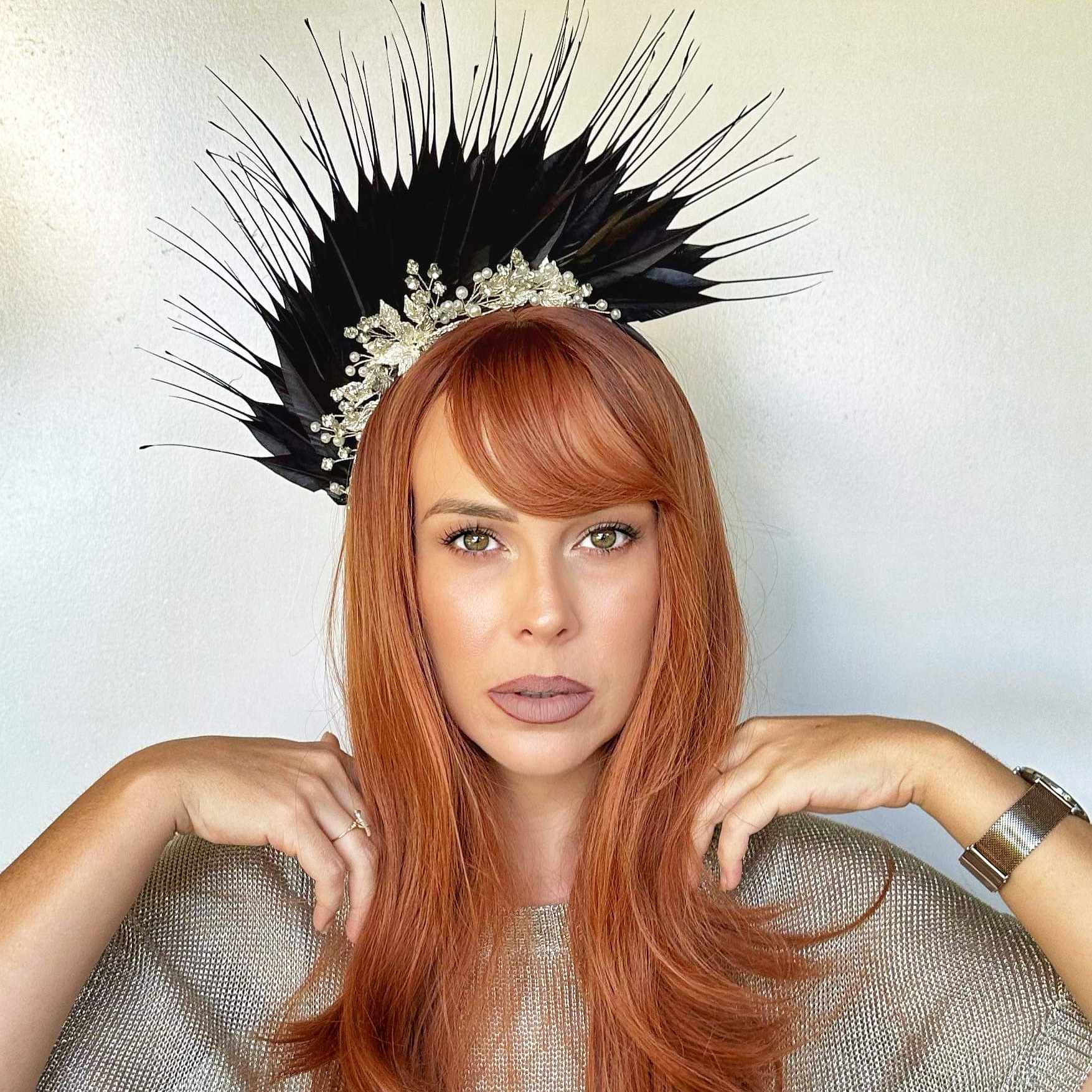 feather-fascinator-divalicious-lakita-bijoux-black-photo-shoot