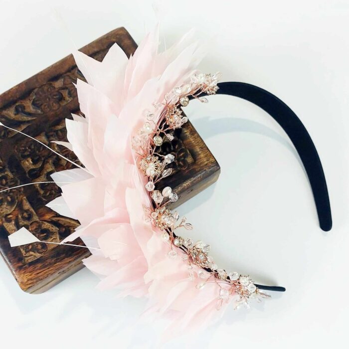 feather-fascinator-divalicious-anita-bijoux-blush-pink