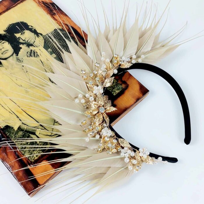 feather-fascinator-divalicious-lakita-bijoux-beige