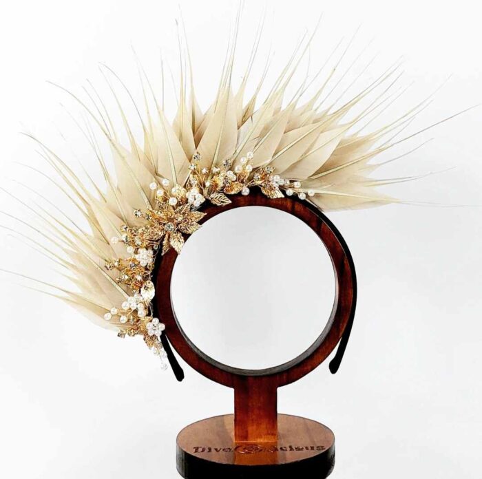 feather-fascinator-divalicious-lakita-bijoux-beige